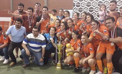 Dotación completa de Hernandarias, bicampeona del Nacional Femenino de Mayores.