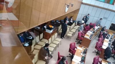 Sillas vacías para los invitados al juramento de los senadores suplentes, que no sucedió en una primera convocatoria.
