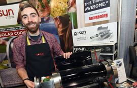 el-gosun-grill-fue-otro-atractivo-de-la-feria-ces-este-aparato-funciona-con-energia-solar-y-puede-cocinar-casi-cualquier-cosa-incluyendo-huevos-ve-202916000000-1420057.jpg
