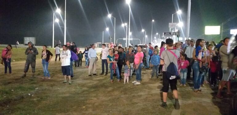 Manifestación de ciudadanos limpeños, que reclamaron cortando la ruta III.