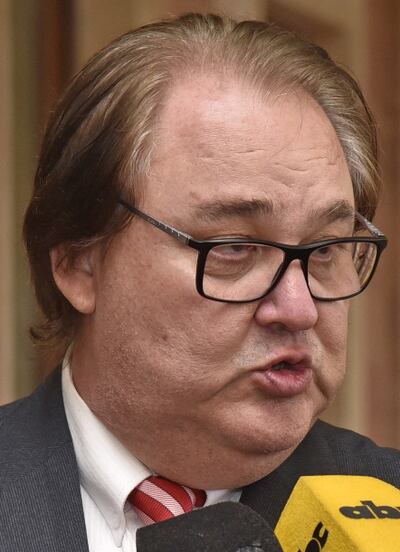 El gobernador de Alto Paraná Roberto González Vaesken prometió transparencia, pero aún no cumple.