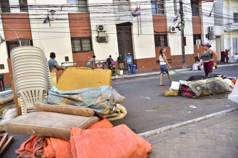 Manifestantes levantan protesta frente al Indert tras lograr compromiso.