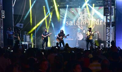 La banda de rock Salamandra, oriunda de Ypacaraí, presentó su propuesta ante los  aficionados presentes en la Costanera de Asunción, con la que puso a saltar y “poguear” a los concurrentes.