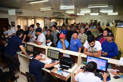 Entre marzo y abril la comuna esteña acostumbra a registrar enorme fila de conductores, este año permanece cerrada por la pandemia. (Foto archivo)