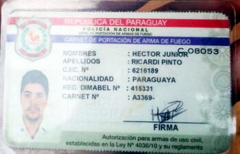 carnet-de-portacion-de-arma-de-fuego-perteneciente-a-hector-junior-ricardi-pinto-buscado-por-doble-asesinato--00117000000-1596169.jpg