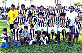 plantel-del-club-libertad-de-caraguatay-guasu-campeon-de-la-divisional-de-ascenso-en-la-liga-acahayense--223845000000-1049795.jpg