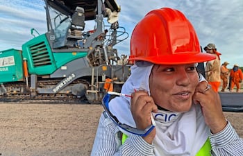 Mujeres ganan protagonismo en en obra de la Transchaco