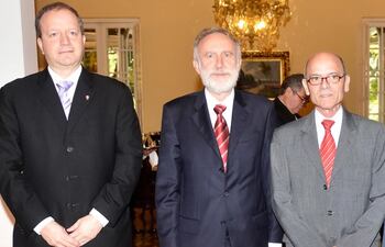 csales-ayer-al-mediodia-el-embajador-del-brasil-jose-felicio-ofrecio-un-almuerzo-con-motivo-de-la-visita-a-asuncion-del-alto-representante-general-204241000000-1350558.jpg