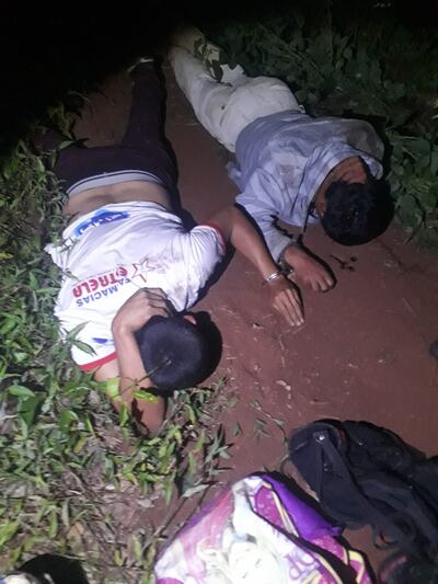 Dos hombres fueron detenidos, tras enfrentarse a tiros con la policía.