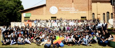 Unos 600 jóvenes líderes de sus comunidades compartieron ayer en la clausura del trienio de la Juventud.