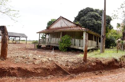 Casas precarias y abandonadas forman parte del paisaje de Marangatu, cuya distritación pretende la diputada del Dpto. de Canindeyú Cristina Villalba (ANR, cartista).