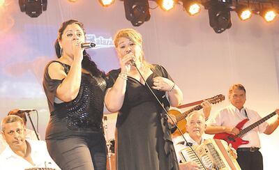 Las cantantes Lilian Romero y Noemí Oviedo actuarán hoy en la Gala Nacional del Canto a Dúo que se realizará en el Gran Teatro del Banco Central.