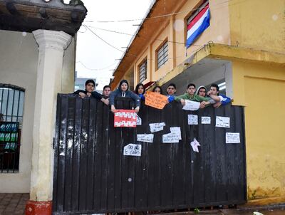 La toma del  colegio Pedro P. Peña continuará hasta que el encargado de despacho renuncie o sea destituido, anunciaron.