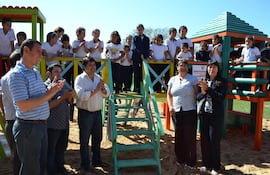 durante-la-inauguracion-del-parque-infantil-en-la-escuela-basica-n-578-defensores-del-chaco--110752000000-1125417.jpg