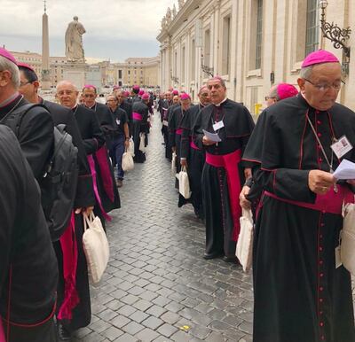 Monseñor Edmundo Valenzuela (der. ) conformará la Comisión de Redacción del Sínodo Panamazónico por disposición papal.