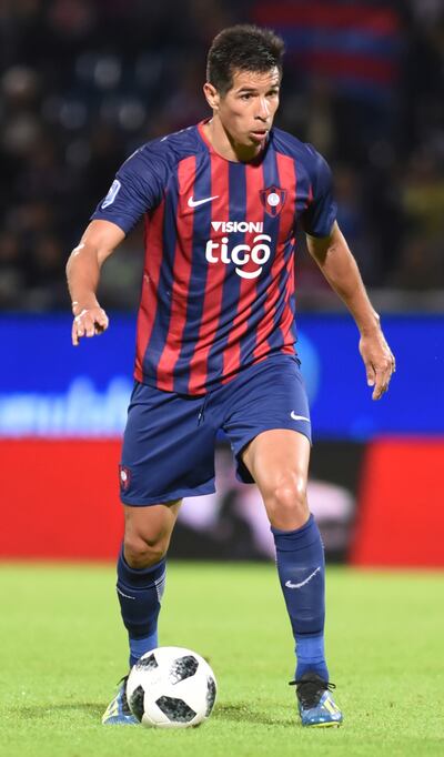 “Topo” Cáceres es uno con los que debe negociar el contrato.