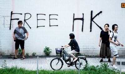 “Hong Kong libre”, indica el grafiti pintado en un barrio de esa región china, en medio de su lucha prodemocrática.