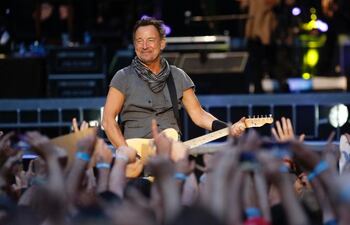 springsteen-busca-en-la-literatura-una-honestidad-que-no-alcanza-la-musica-83608000000-1513448.jpg