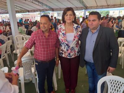 El intendente de Horqueta, Jorge Urbieta, la senadora Blanca Ovelar y el intendente de Belén, Víctor Ramón Sanabria Oporto.