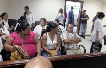 amelia-rodriguez-izq-y-pablo-ibarra-der-padres-del-bebe-fallecido-pablito-en-una-de-las-tantas-convocatorias-frustradas-del-juicio-oral--182438000000-1580455.jpg