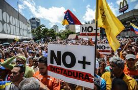 la-oposicion-venezolana-convoca-a-una-marcha-para-exigir-el-llamado-a-elecciones-afp-03516000000-1570796.jpg