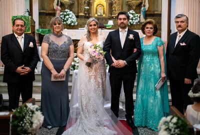 Acompañaron a los contrayentes sus padrinos: Carlos Rubén González y María Isabel Martínez Barbera; Amelia Machuca y Jorge Campos Díaz de Bedoya.