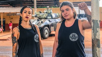 La argentina Stefanía Ramos y la paraguaya Ingrid Fernández conforman el dúo Las Hijas de la Alquimia.