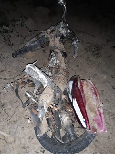 Motocicleta en la cual se desplazaban las víctimas.