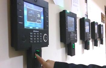 Los funcionarios del Senado están siendo controlados.