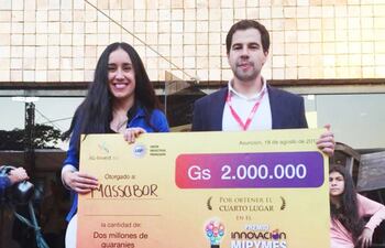 jazmin-diaz-benitez-y-mario-diaz-benitez-ganaron-el-premio-a-la-innovacion-y-la-creatividad-por-su-microempresa--215529000000-1747224.jpg