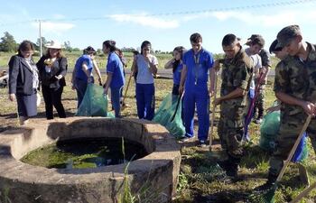 alumnos-de-la-ecoescuela-paraguay-y-soldados-de-la-segunda-division-de-caballeria-limpiaron-el-ykua-lile--192543000000-533153.jpg
