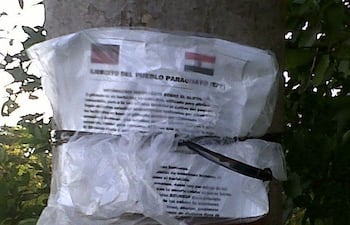 en-bolsas-plasticas-y-con-las-imagenes-de-la-bandera-paraguaya-y-el-mcal-lopez-aparecieron-los-escritos--214552000000-502953.jpg
