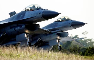 La República de China (Taiwán) dispone ya de una flota de F-16 comprados en 1982. El acuerdo alcanzado con EE.UU. es para aparatos  equipados con alta  tecnología y armas modernizadas.