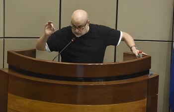 el-suspendido-senador-paraguayo-cubas-cruzada-nacional-ejerce-su-defensa-ahora-quiere-ser-candidato-a-presidente--215012000000-1822587.jpg