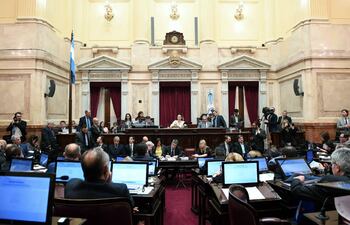 Según informaron fuentes parlamentarias, el proyecto, que ya había sido aprobado la semana pasada por la Cámara de Diputados, recibió hoy el visto bueno del Senado por unanimidad de los 61 senadores presentes a la hora de la votación.