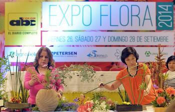 la-expo-flora-2014-presento-novedades-para-el-jardin-con-talleres-practicos-la-escuela-sogetsu-a-traves-de-ana-martini-toshiko-shirosawa-kimiko-o-191627000000-1139987.jpg