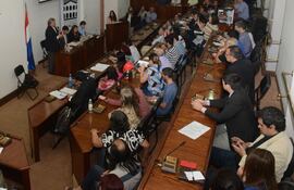 el-salon-del-cabildo-estuvo-repleto-asistieron-concejales-empresarios-y-contribuyentes-en-general--210839000000-1735022.jpg