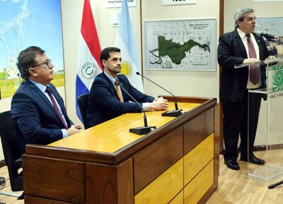 Nicanor Duarte Frutos, director paraguayo de la EBY, habilitó ayer la nueva sala de prensa de la entidad en Asunción.