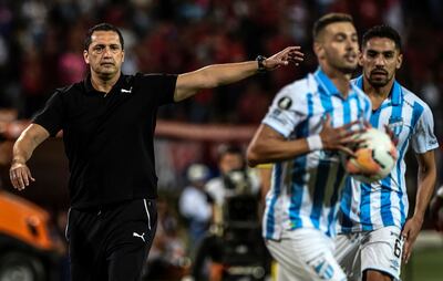 El entrenador paraguayo Aldo Antonio Bobadilla, durante el partido del martes que  su equipo, el Independiente de Medellín, le ganó 1-0 a Atlético Tucumán, en 3ª fase de la Copa Libertadores.