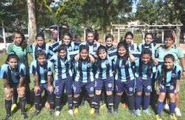 plantel-del-4-de-octubre-que-se-apresta-a-disputar-el-campeonato-femenino-de-la-liga-deportiva-paranaense--202359000000-1299714.jpg