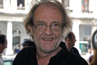 El polifacético artista Luis Eduardo Aute falleció hoy a los 76 años. En esta fotografía de 2008, llegaba al Museo Nacional de Cuba para recibir una distinción.