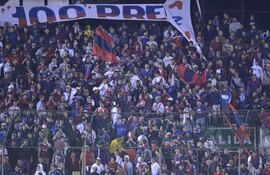 la-hinchada-de-cerro-acompano-a-su-equipo-que-lidera-de-manera-solitaria-en-el-torneo-clausura-225655000000-603310.JPG