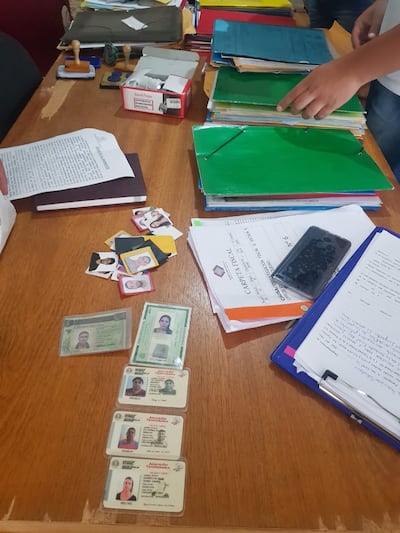 Evidencias incautadas en allanamientos en busca de presuntos falsificadores de documentos en Pedro Juan Caballero.