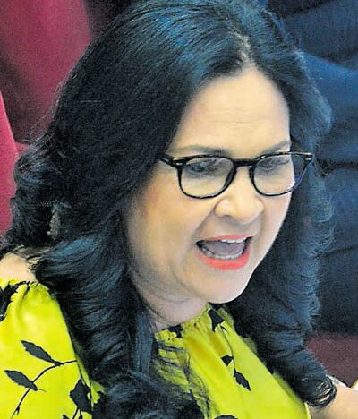 La destituida senadora María Eugenia Bajac (PLRA) fue convocada para la imposición de medidas el 24 de abril.