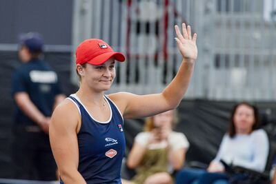 Barty saludando a los fanáticos en su último partido.