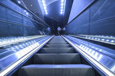 Las escaleras mecánicas son cómodas pero pueden convertirse fácilmente en una trampa para los niños.