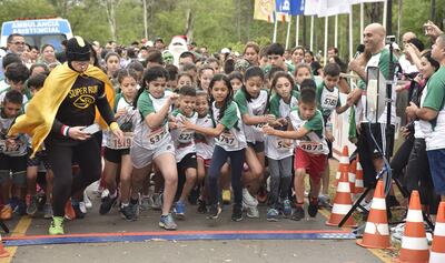 El ministro de Salud, Julio Mazzoleni, habilitó la corrida, que se dividió en dos categorías (niños y adultos). Hubo diversas actividades recreativas, mucha música y premios para los participantes.