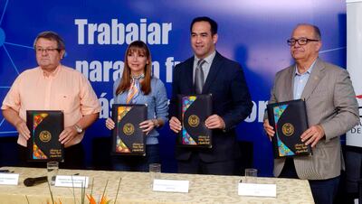 Víctor Insfrán, la ministra Carla Bacigalupo, Alberto Sborovsky y Gustavo Volpe, en la Expo (i a d).