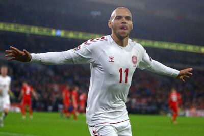 Martin Braithwaite festejando un gol con su selección.