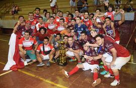 el-trofeo-y-las-medallas-de-campeon-ya-participan-de-la-celebracion-de-los-integrantes-del-equipo-de-domingo-savio-campeon-de-la-federacion-minga-gua-205122000000-1535615.jpg
